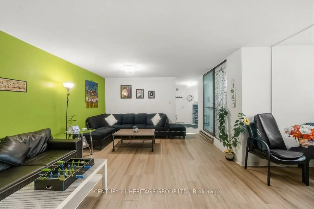 2323, Confederation, Cooksville, Mississauga