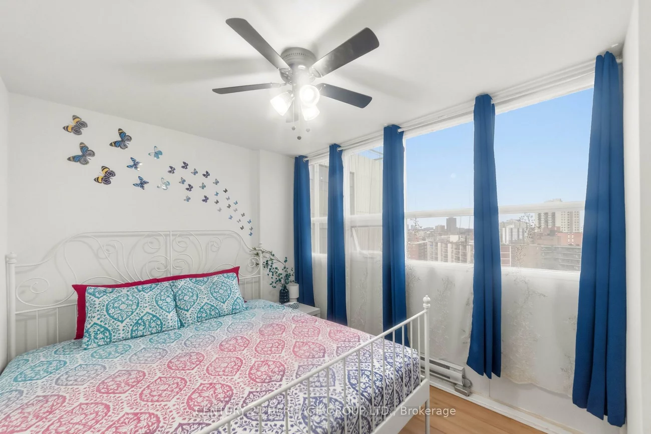 2323, Confederation, Cooksville, Mississauga