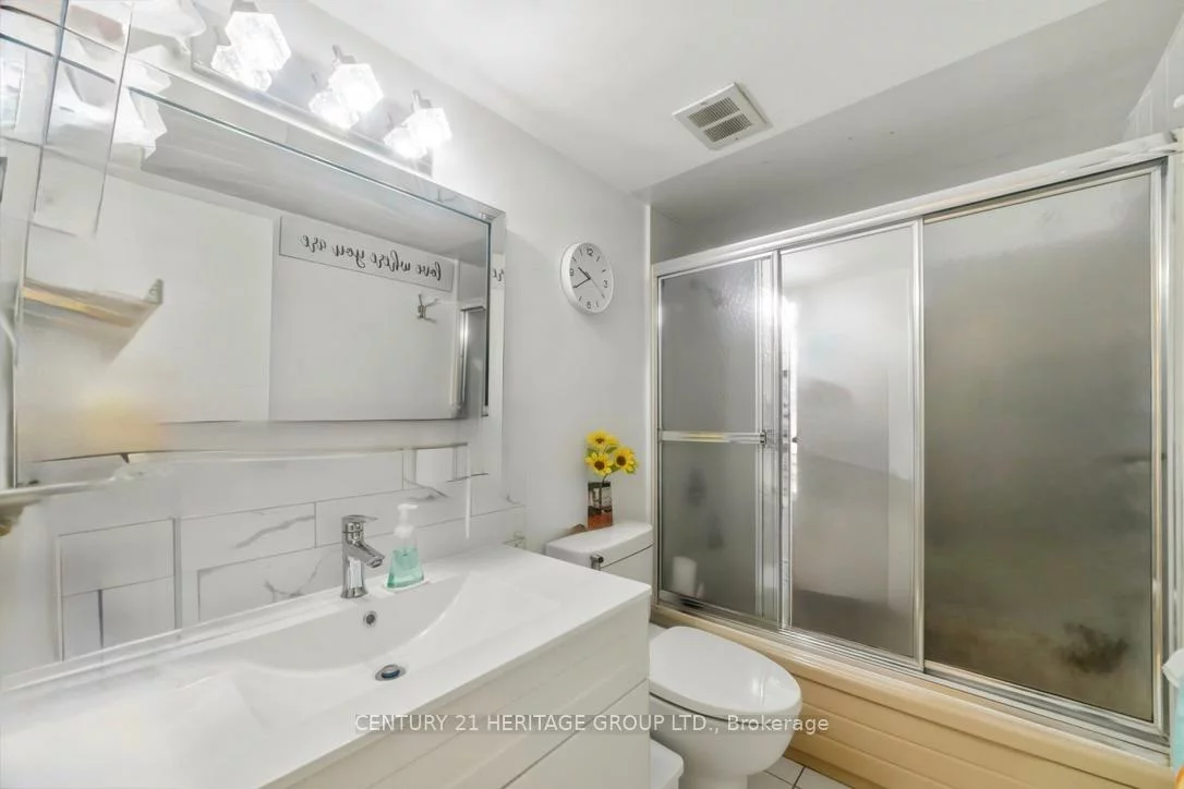 2323, Confederation, Cooksville, Mississauga