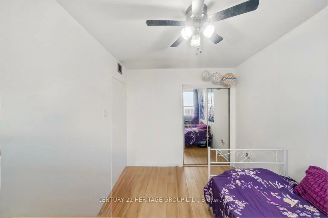 2323, Confederation, Cooksville, Mississauga