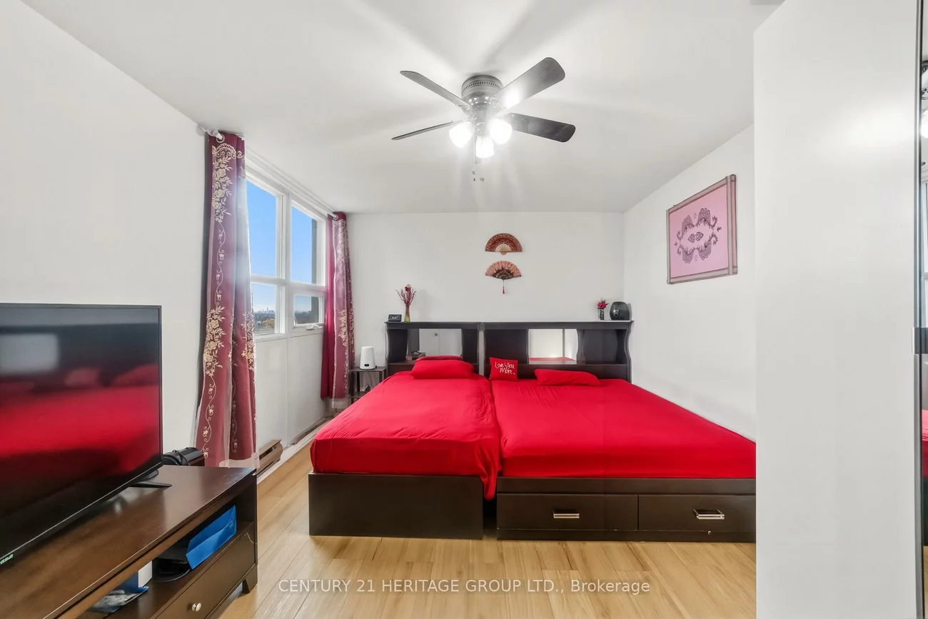 2323, Confederation, Cooksville, Mississauga