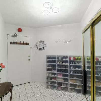 2323, Confederation, Cooksville, Mississauga