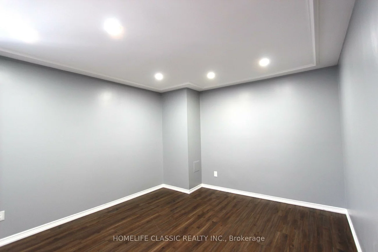 4635, Regents, Hurontario, Mississauga