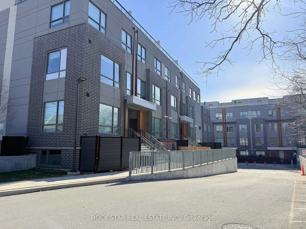 670, Atwater, Mineola, Mississauga
