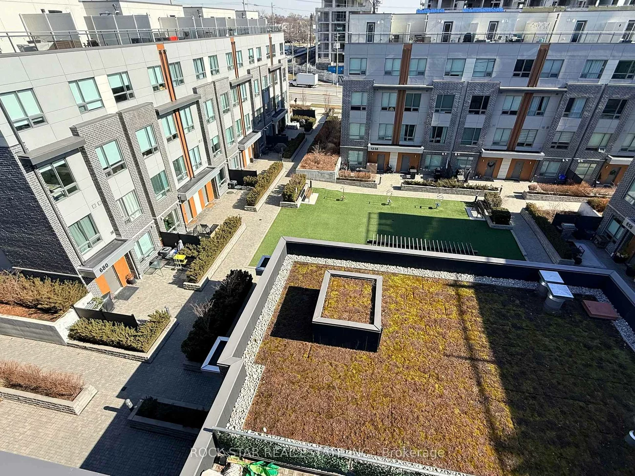 670, Atwater, Mineola, Mississauga