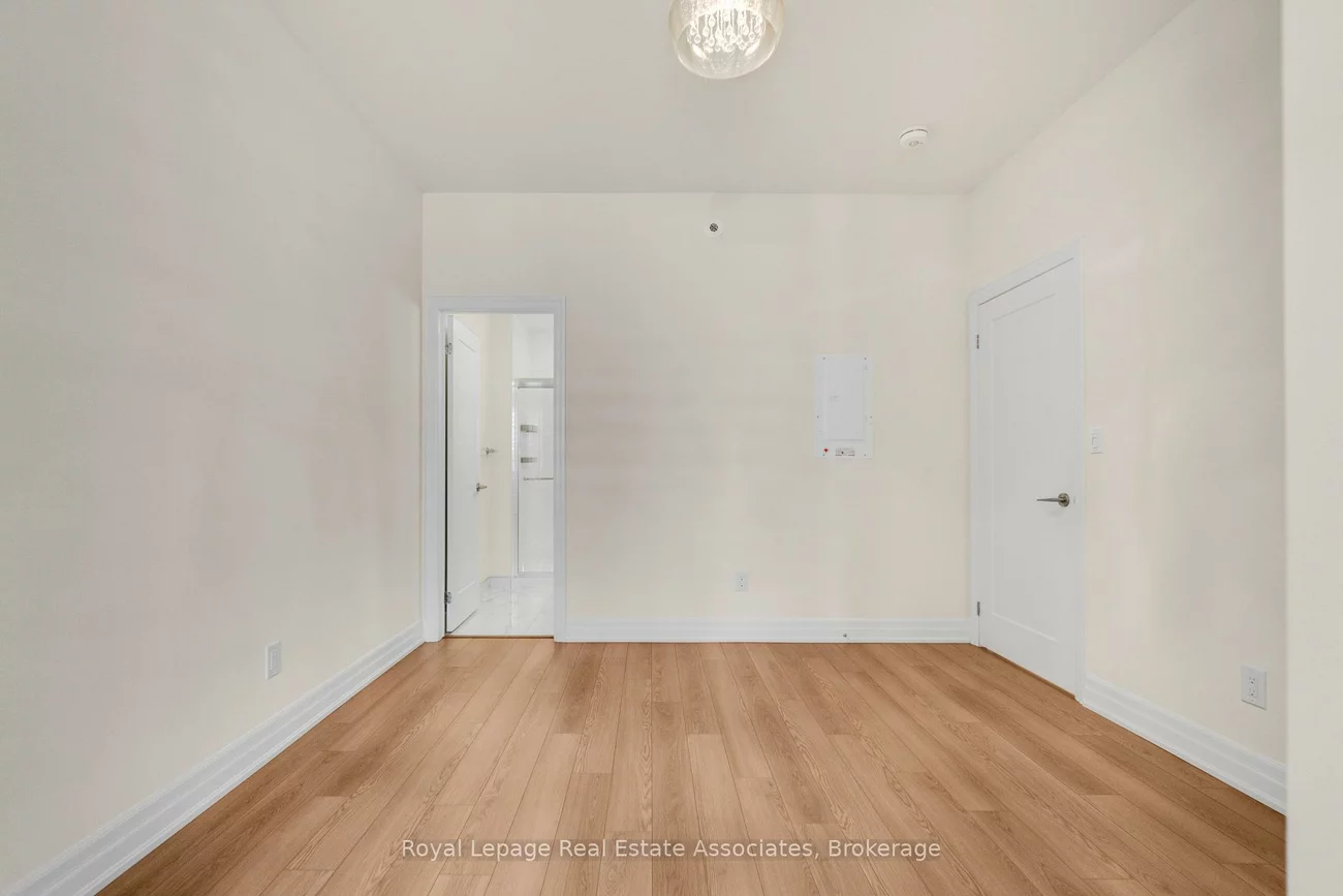 657, Cricklewood, Mineola, Mississauga