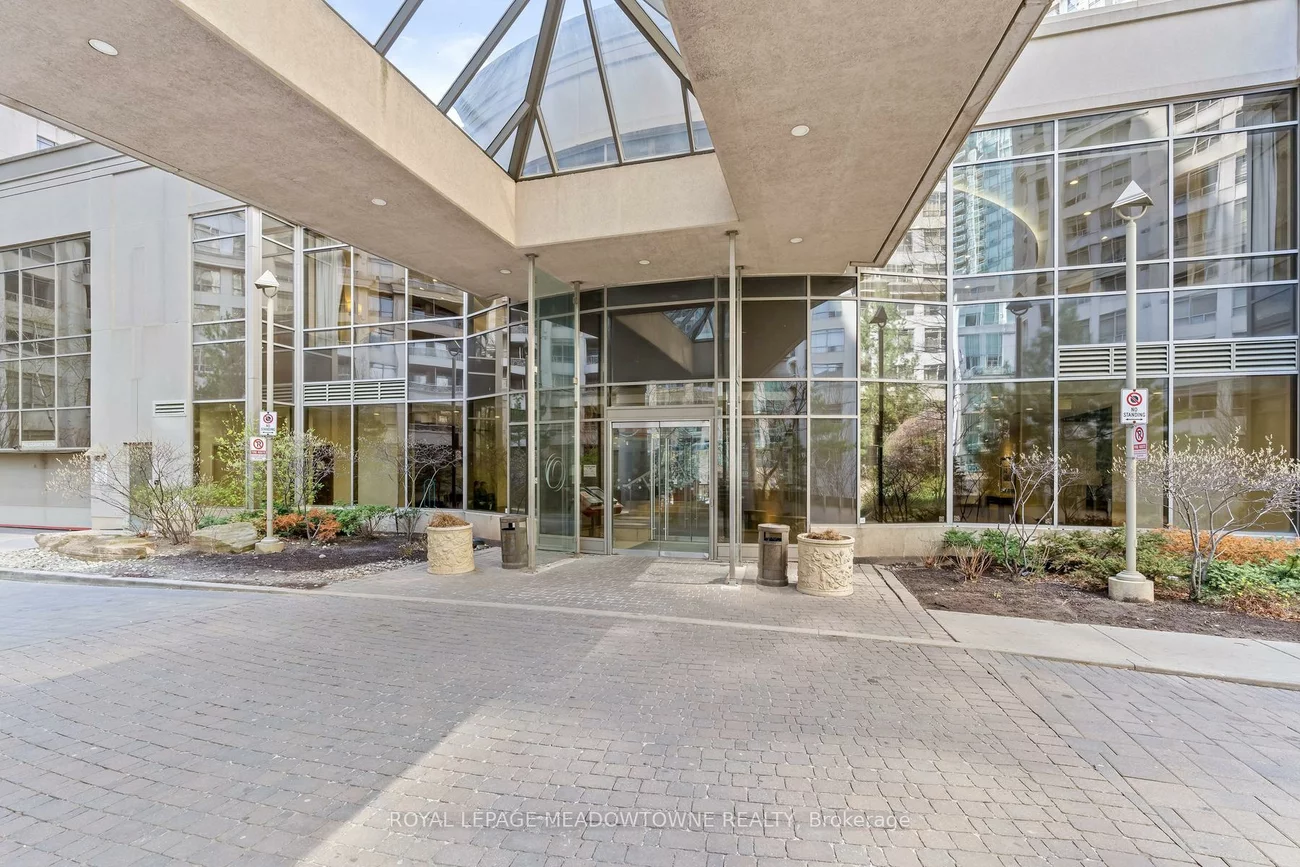 3888, Duke Of York, City Centre, Mississauga