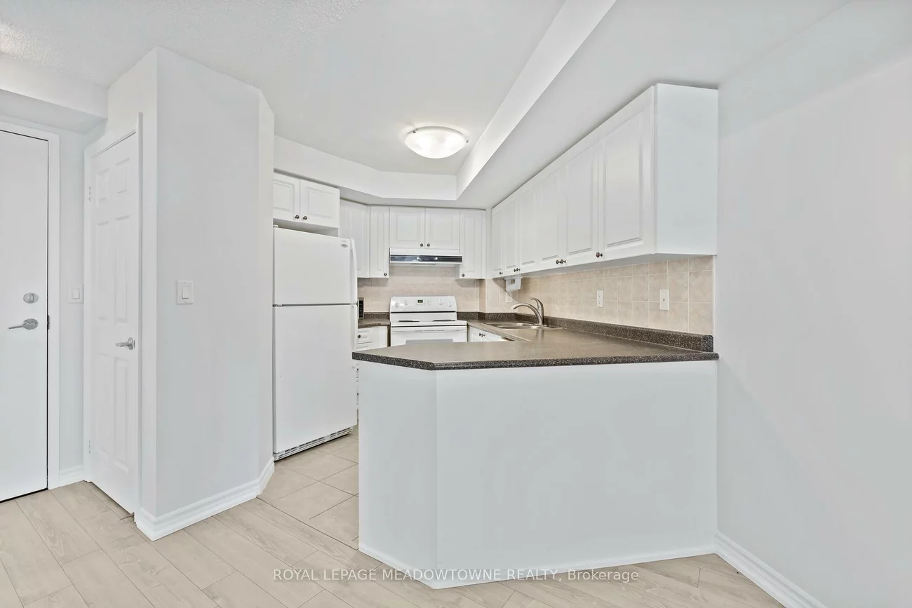 3888, Duke Of York, City Centre, Mississauga