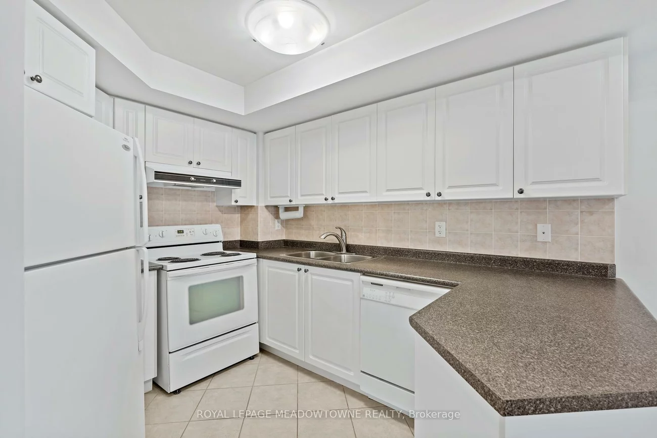3888, Duke Of York, City Centre, Mississauga
