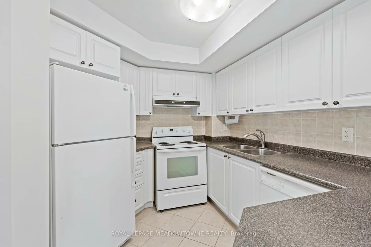 3888, Duke Of York, City Centre, Mississauga