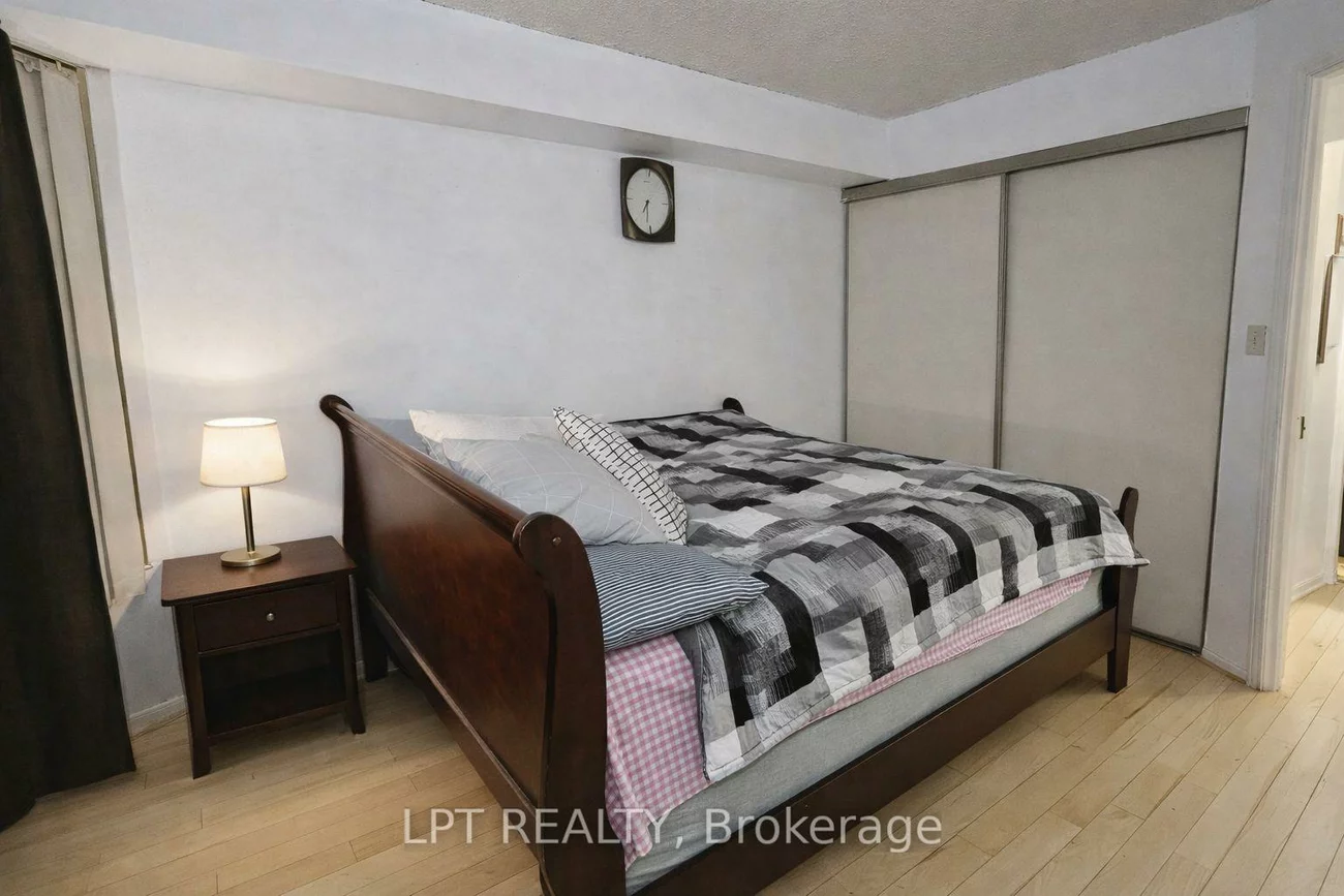 50, Kingsbridge Garden, Hurontario, Mississauga