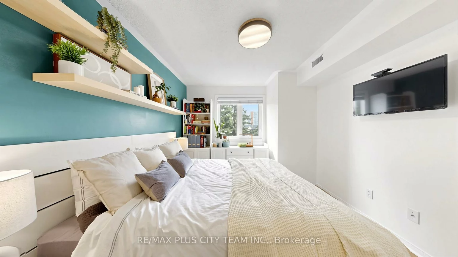 55, Bristol, Hurontario, Mississauga