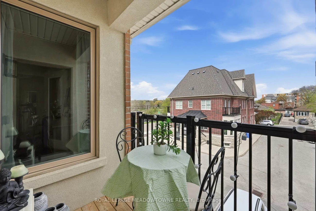 215, Broadway, Streetsville, Mississauga
