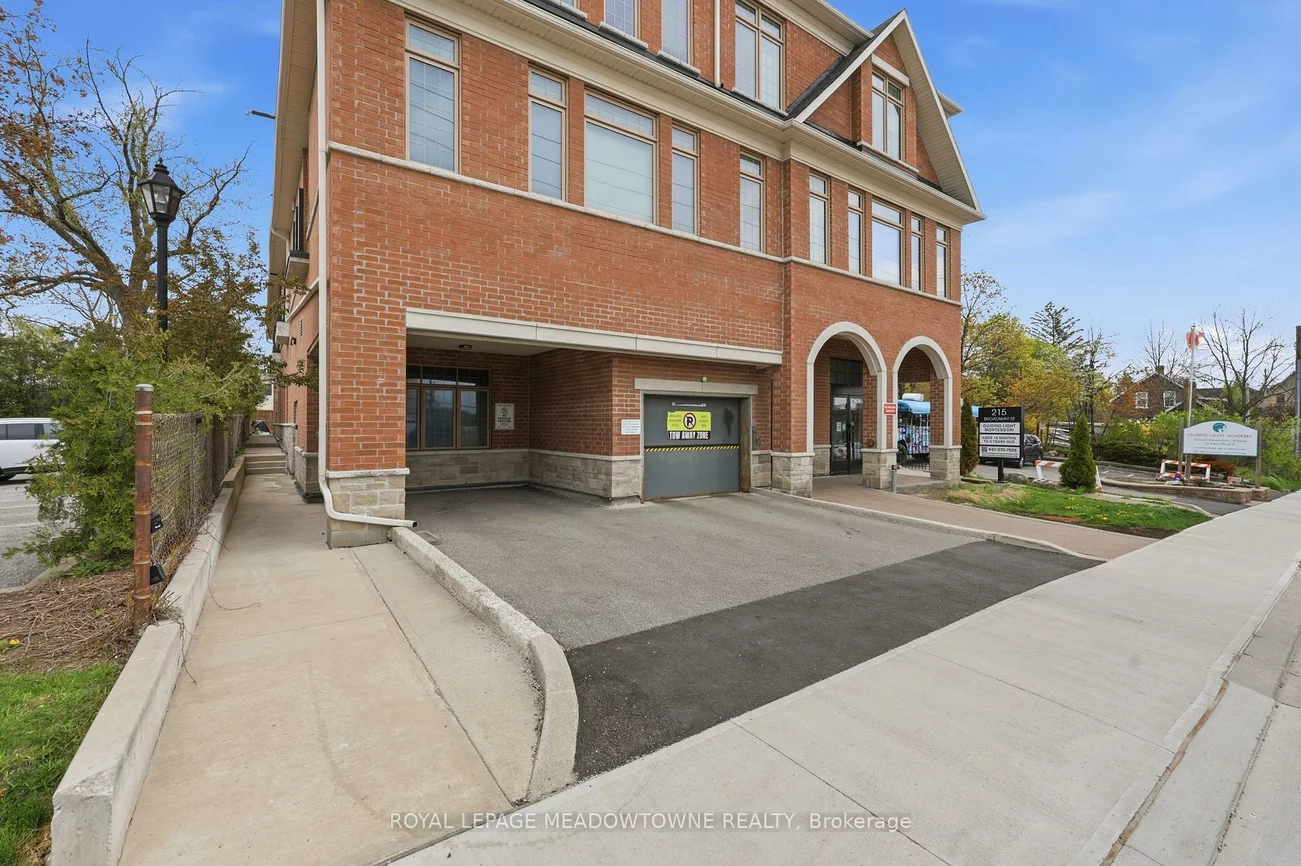 215, Broadway, Streetsville, Mississauga