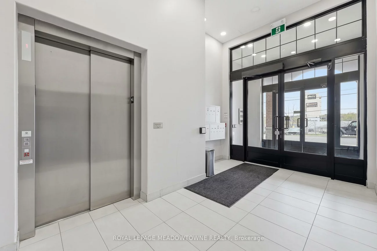 215, Broadway, Streetsville, Mississauga