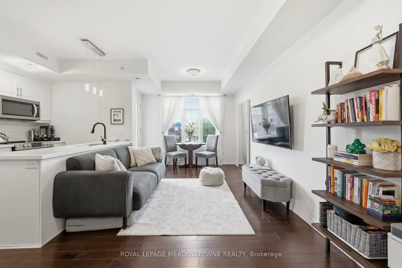 215, Broadway, Streetsville, Mississauga