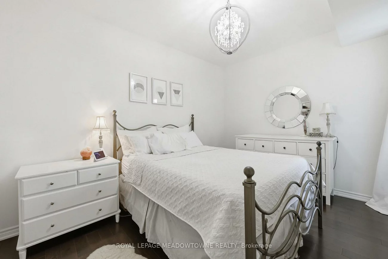 215, Broadway, Streetsville, Mississauga