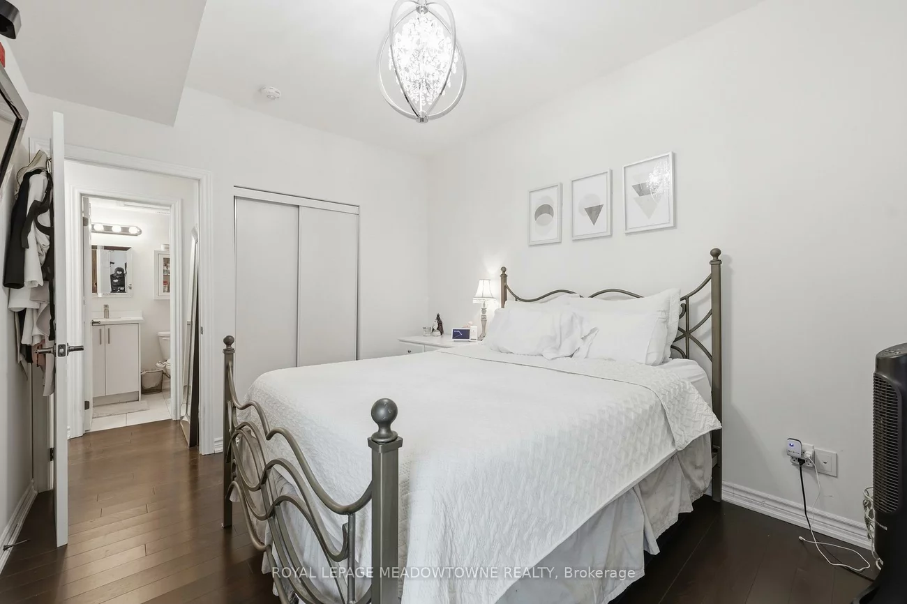 215, Broadway, Streetsville, Mississauga