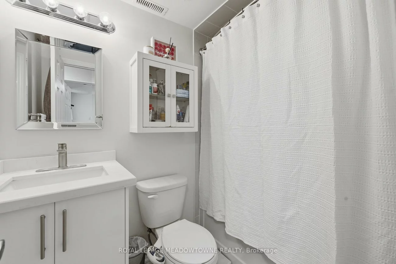 215, Broadway, Streetsville, Mississauga