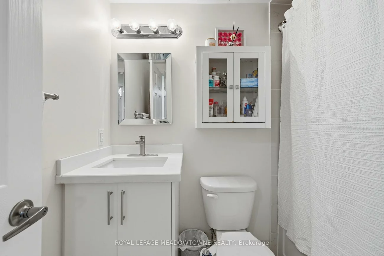 215, Broadway, Streetsville, Mississauga