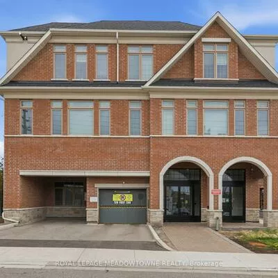 215, Broadway, Streetsville, Mississauga