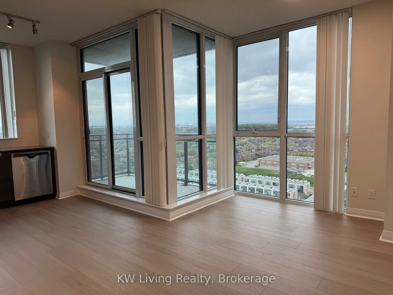 75, Eglinton, Hurontario, Mississauga