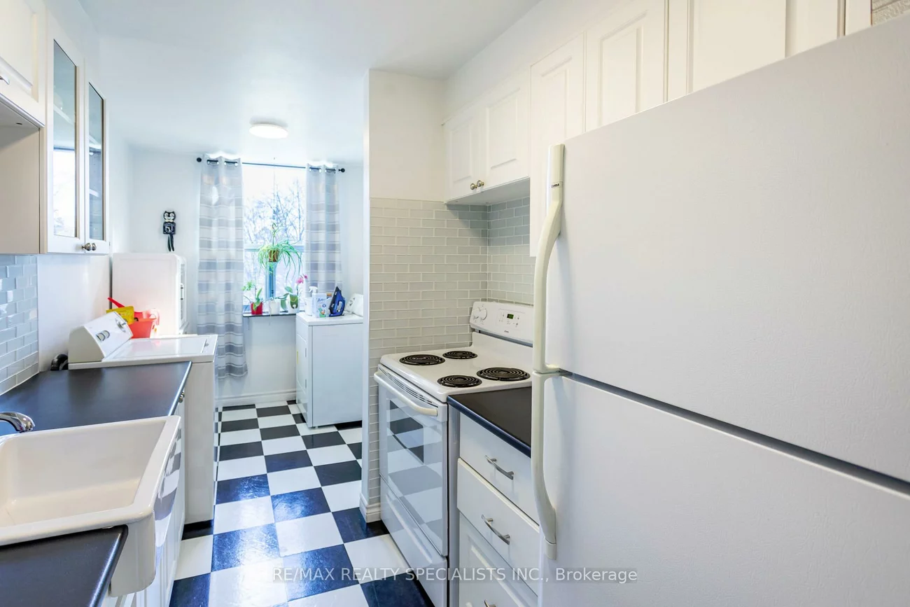 966, Inverhouse, Clarkson, Mississauga