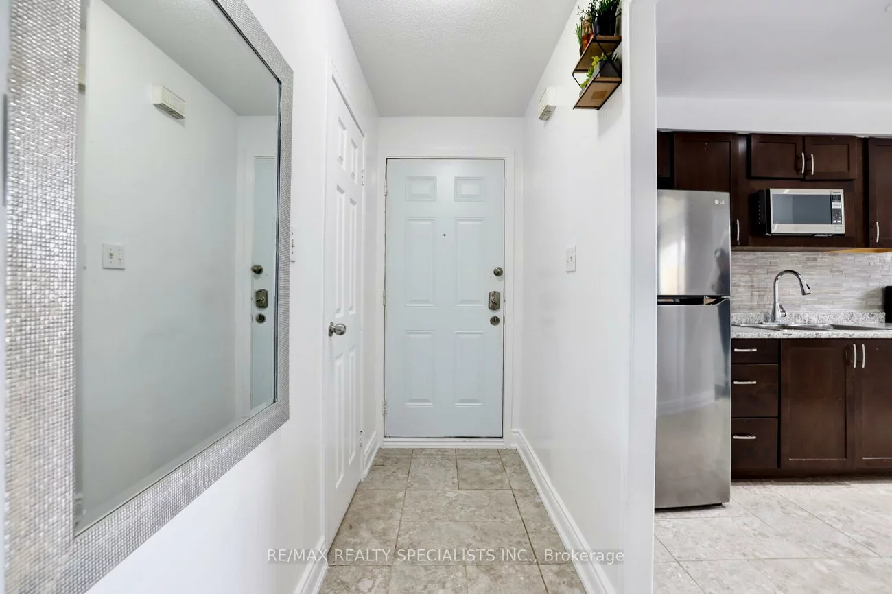 3040, Constitution, Applewood, Mississauga