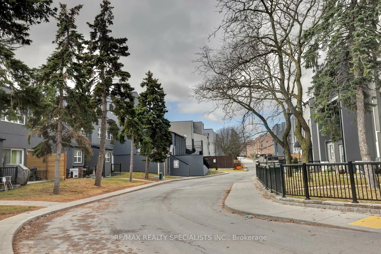 3040, Constitution, Applewood, Mississauga