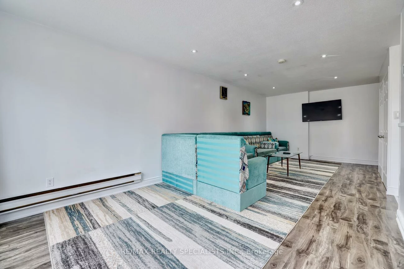 3040, Constitution, Applewood, Mississauga