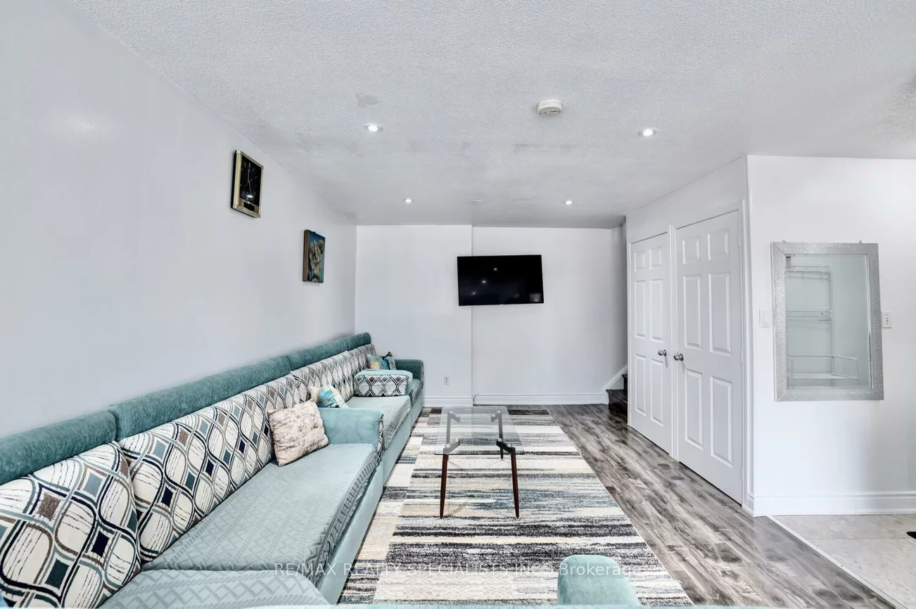 3040, Constitution, Applewood, Mississauga