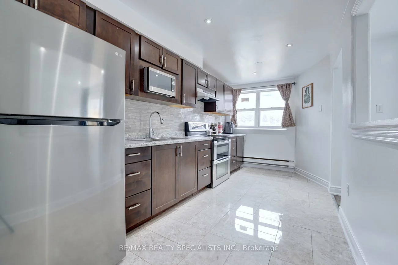 3040, Constitution, Applewood, Mississauga
