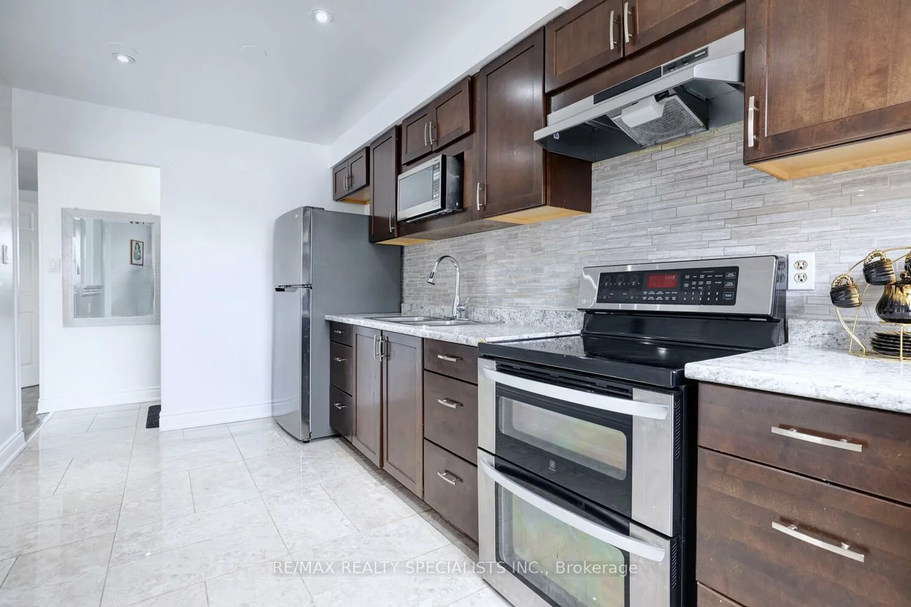 3040, Constitution, Applewood, Mississauga