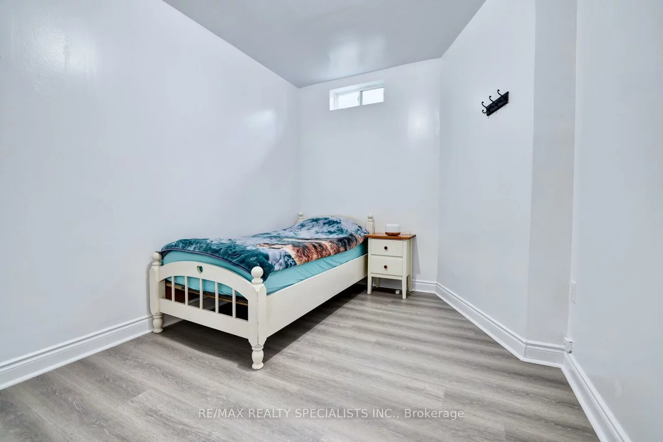 3040, Constitution, Applewood, Mississauga
