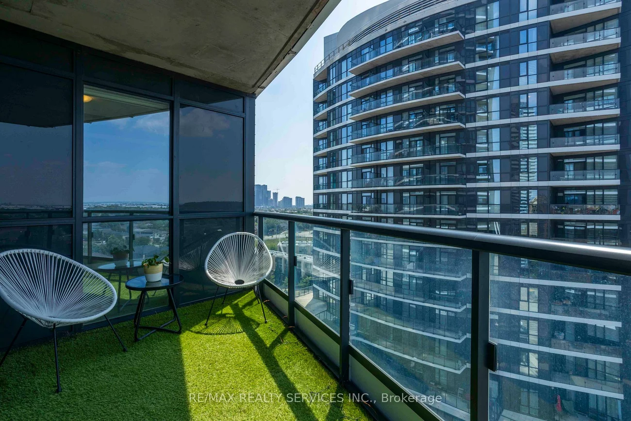 35, Watergarden, Hurontario, Mississauga