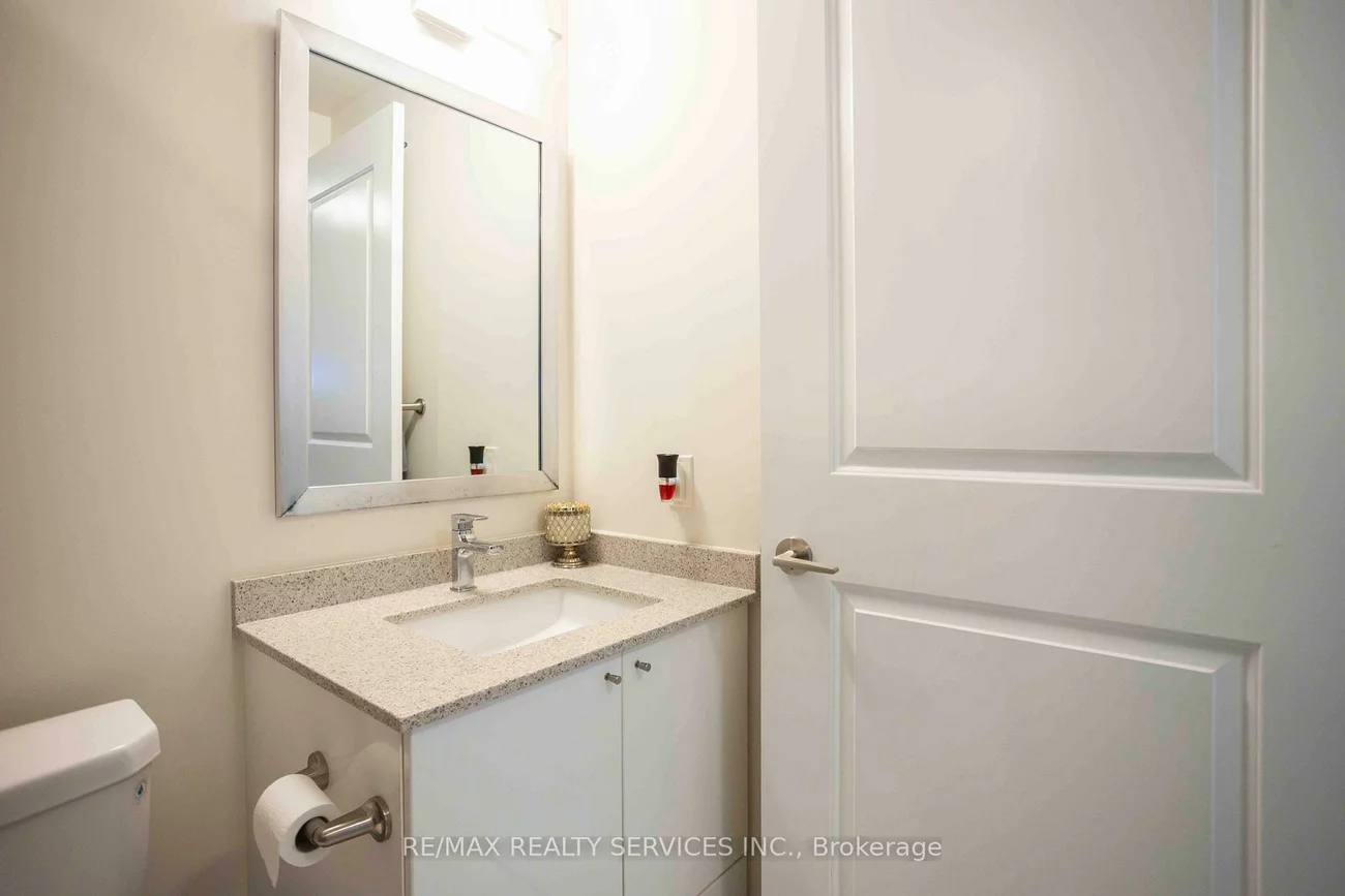 35, Watergarden, Hurontario, Mississauga