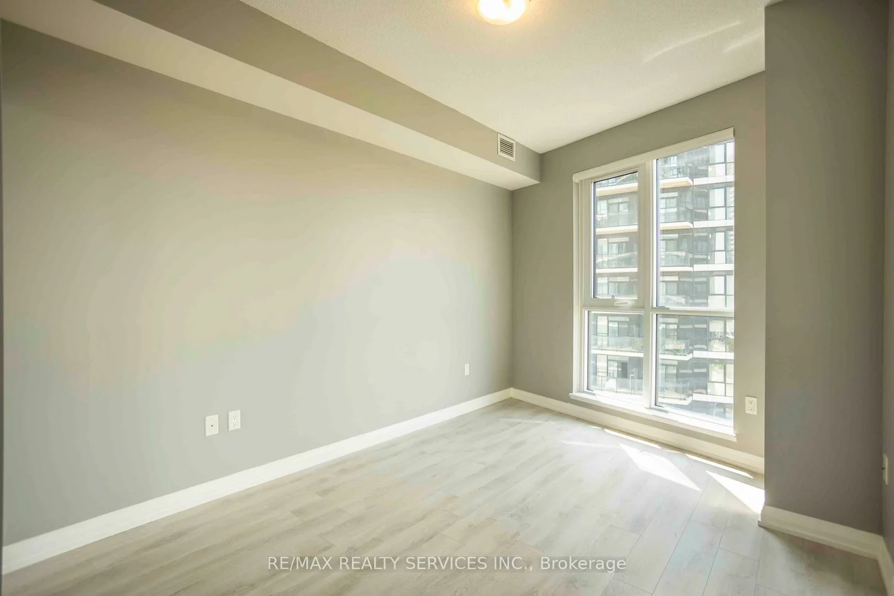 35, Watergarden, Hurontario, Mississauga