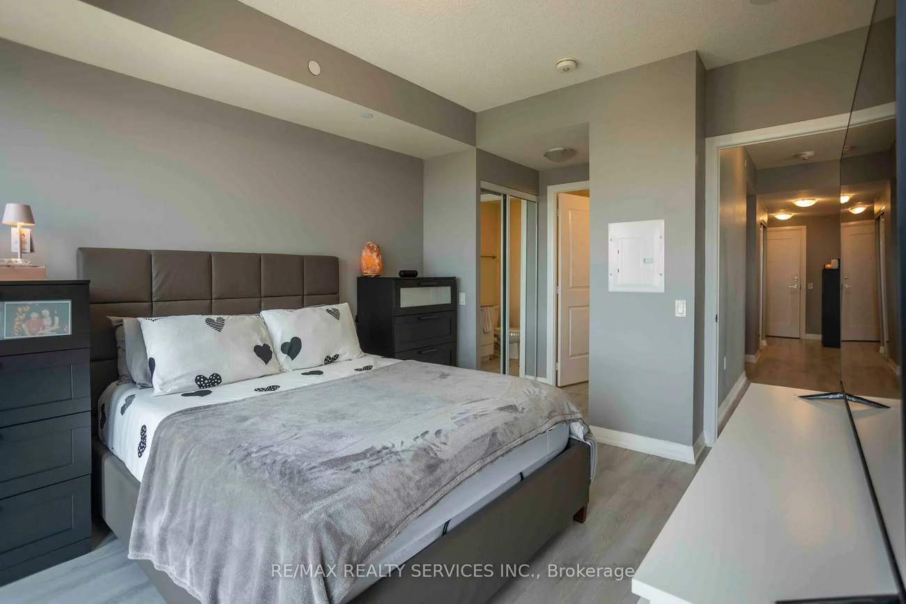 35, Watergarden, Hurontario, Mississauga