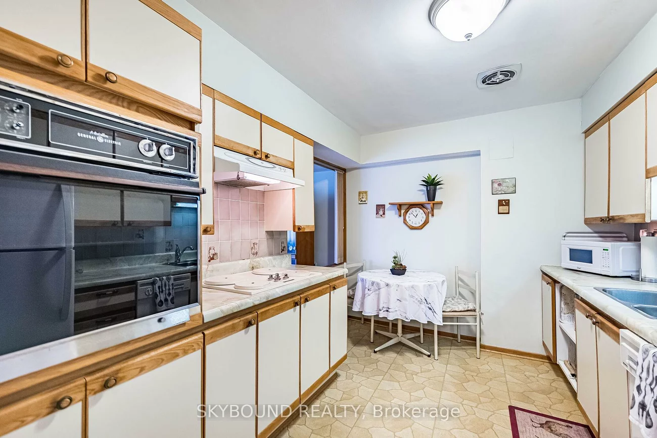 15, Elizabeth, Port Credit, Mississauga