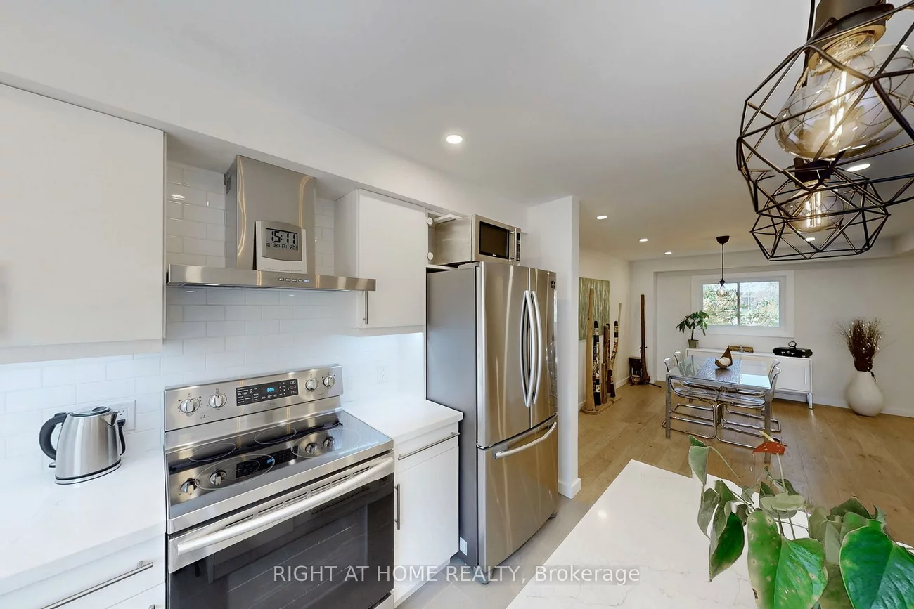 400, Bloor, Mississauga Valleys, Mississauga