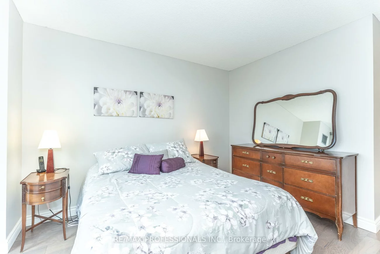 2177, Burnhamthorpe, Erin Mills, Mississauga