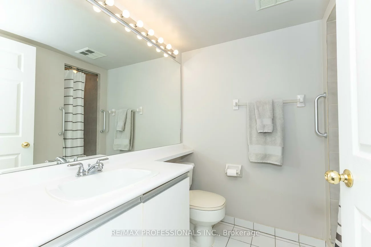 2177, Burnhamthorpe, Erin Mills, Mississauga