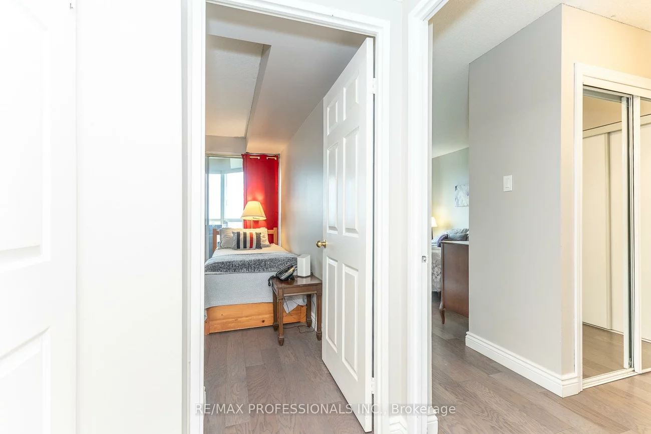 2177, Burnhamthorpe, Erin Mills, Mississauga