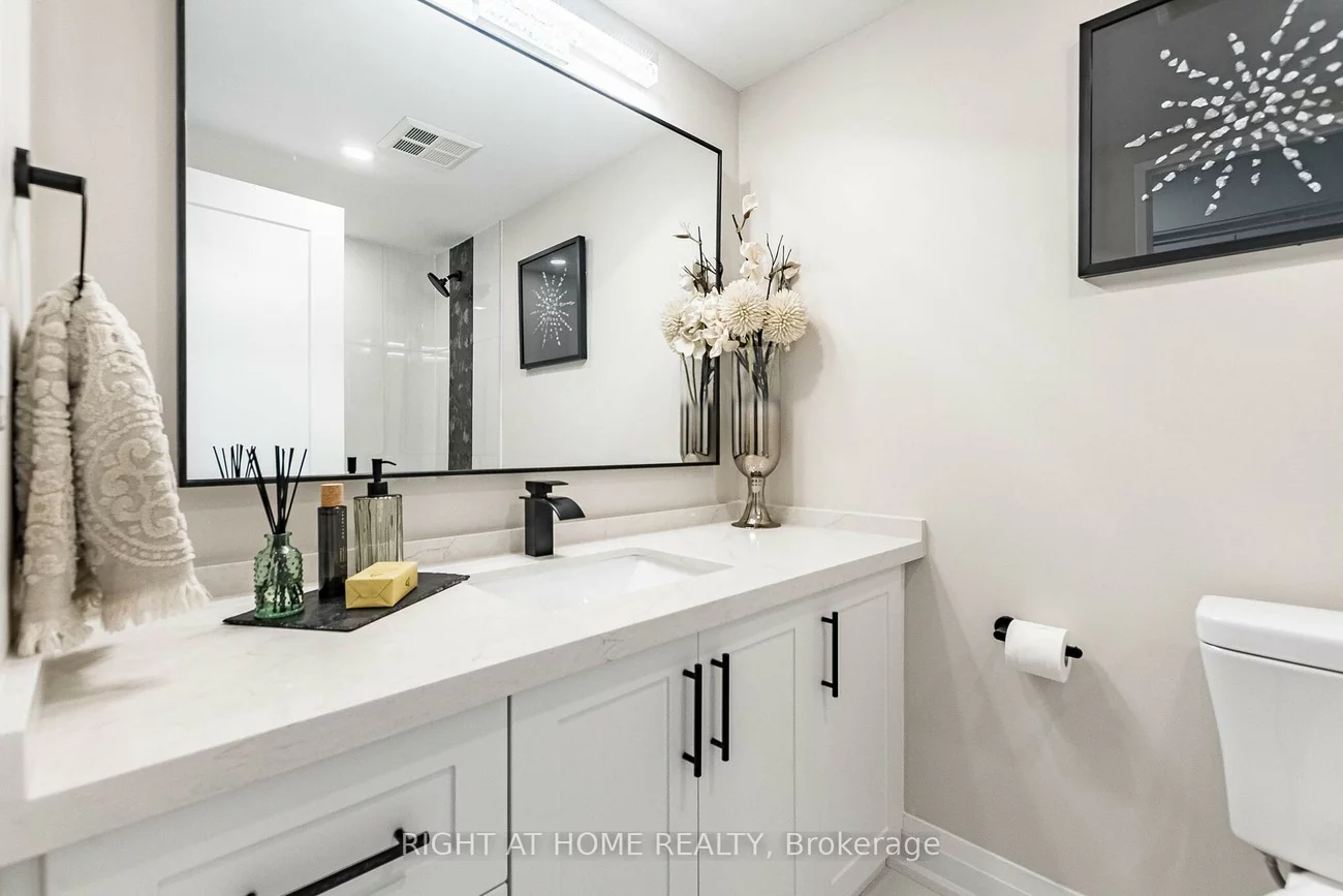 250, Webb, City Centre, Mississauga