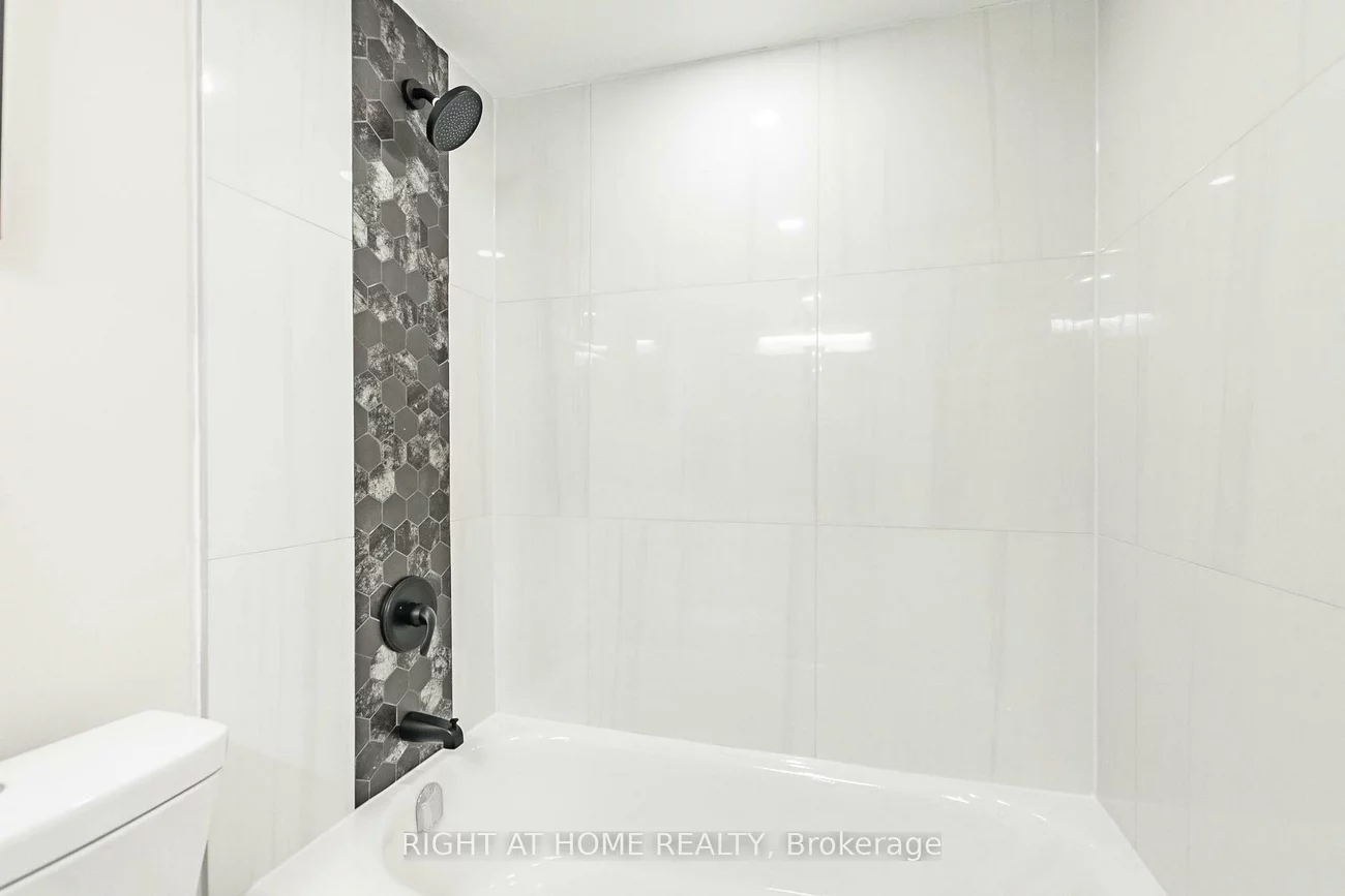 250, Webb, City Centre, Mississauga
