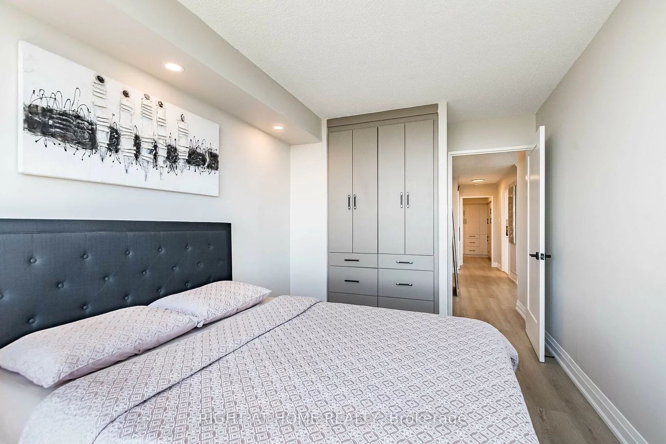 250, Webb, City Centre, Mississauga
