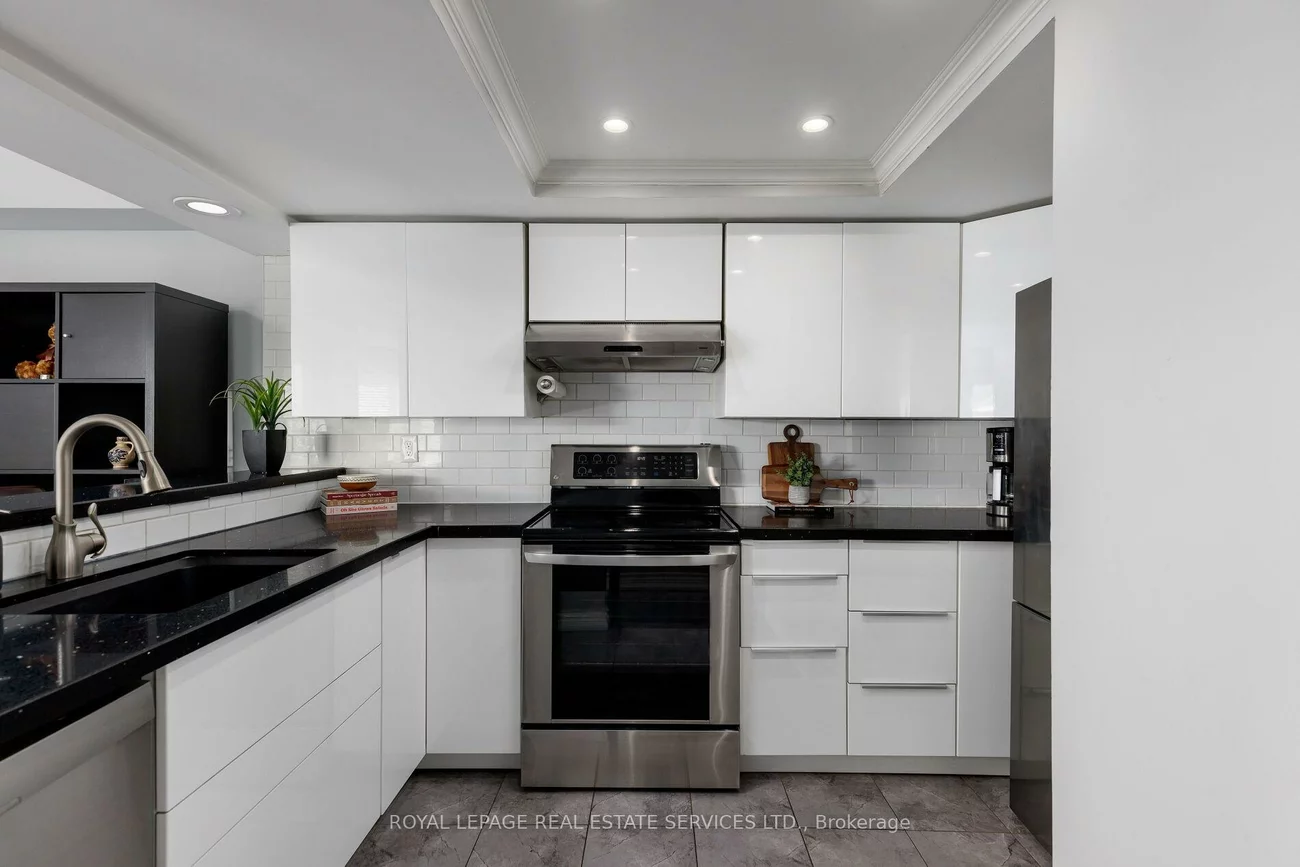 75, Bristol, Hurontario, Mississauga