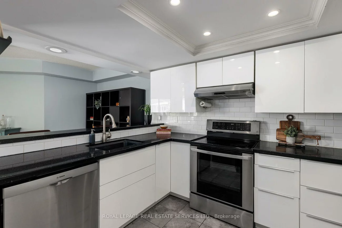 75, Bristol, Hurontario, Mississauga