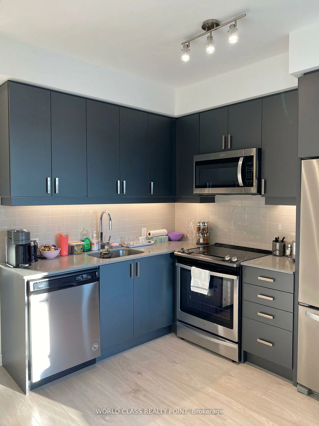 8, Nahani, Hurontario, Mississauga