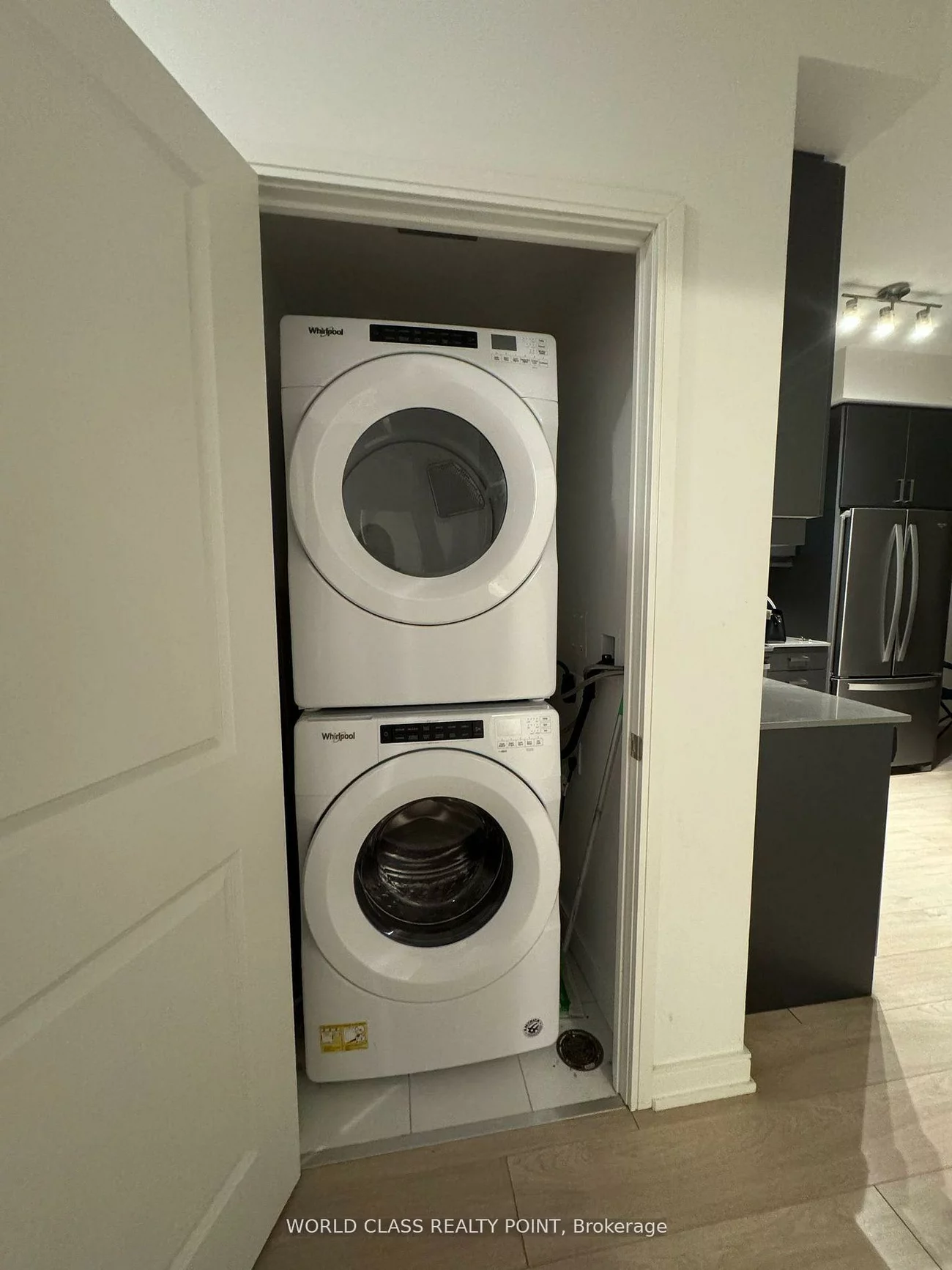 8, Nahani, Hurontario, Mississauga